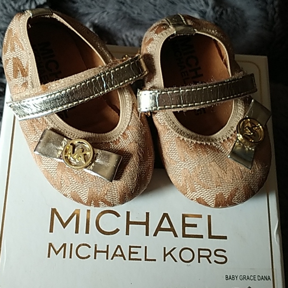 Michael kors baby Grace Dana size 2